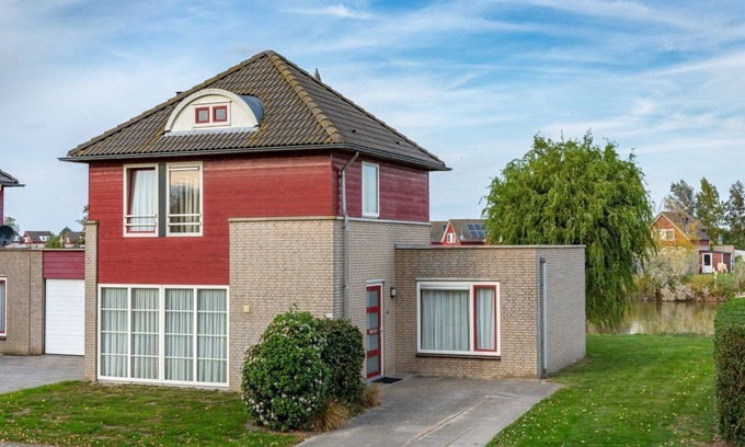 Hoofdplaat House | Maxime 292 - Kustpark Village Scaldia - Large detached holiday villa directly at the lake with spacious garden