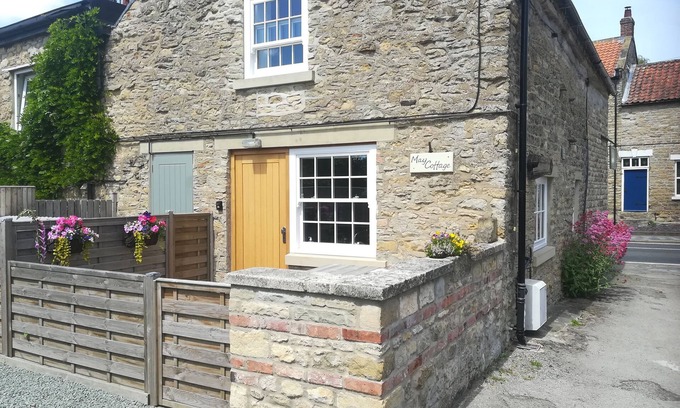 Snainton Cottage | MAY COTTAGE, pet friendly, with a garden in Snainton