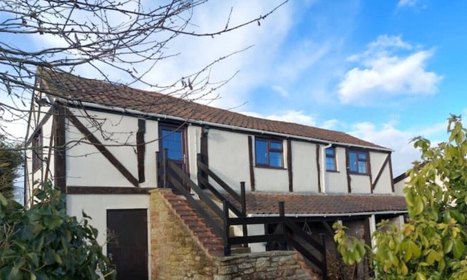 Upton Bishop House | May Hill View - Cosy Rural Retreat with Hot Tub