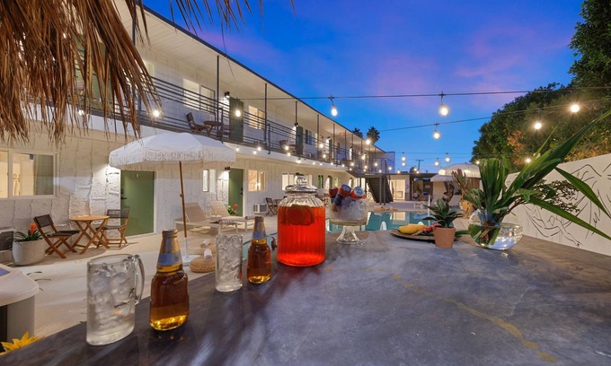 Uptown Design District Apartment | Maya Family Suite