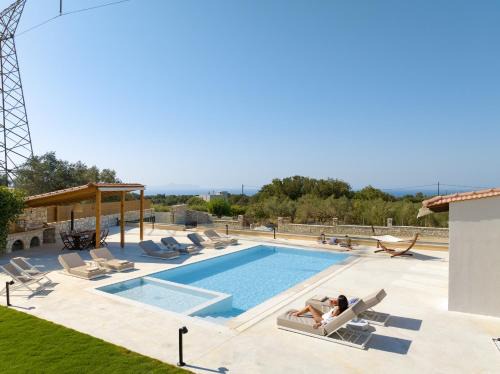 Atsipópoulon Villa | MaYa Villa, a sublime luxury villa close to Rethymno and all amenities!