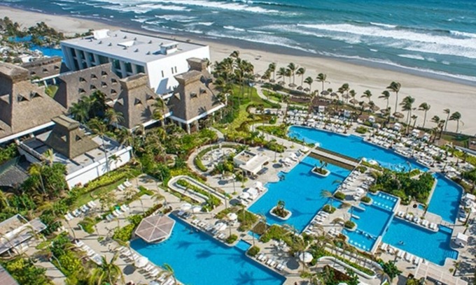 Ejidal Resort | Mayan palace Beautiful suite, Hot tub, deck, bars, spa, amazing water park, etc.