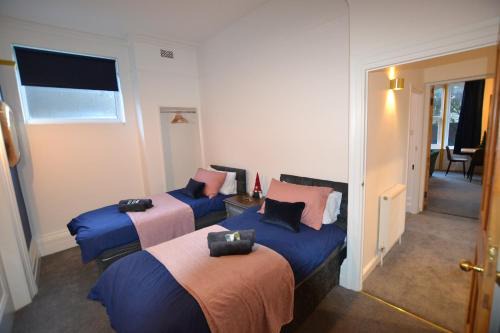 Salisbury Apartment | Mayflower 2 bed Boutique Apartment - STAYSEEKERS