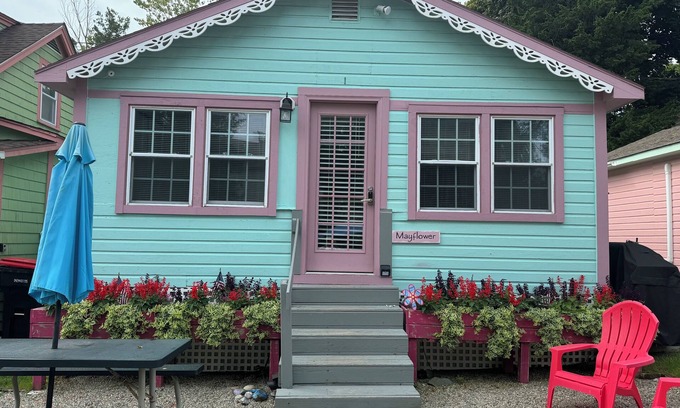 Plymouth House | Mayflower*sleeps 5*near beach*firepit*outdoor shwr*grill