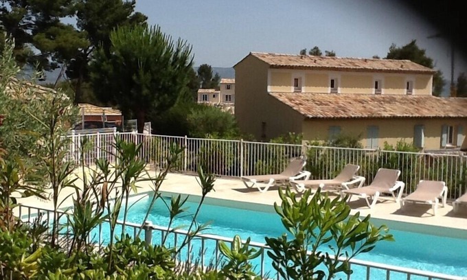 Pont Royal House | Mazet 3P, on garden terrace, comfort for 6. Linen provided, TV WIFI, 2piscines