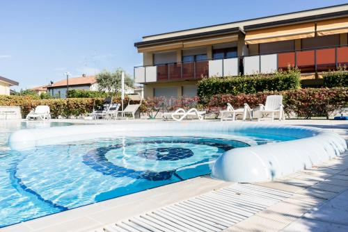 San Benedetto di Lugana Apartment | Mazzarona Family Apartment - Luminoso appartamento con piscina al secondo piano