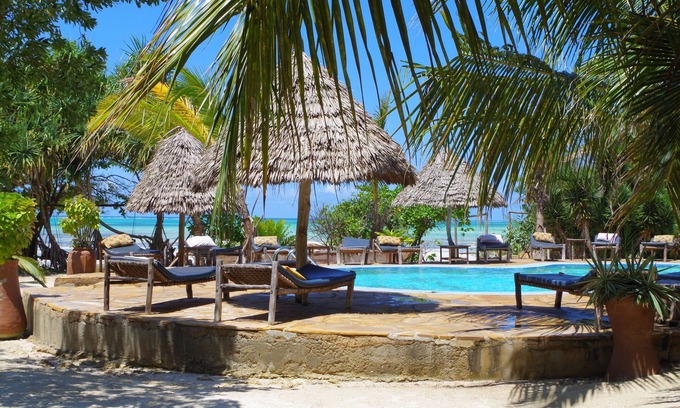 Jambiani Hotel | Mbuyuni Beach Village - Bungalows