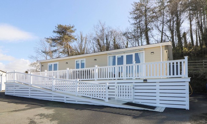 Borth Cottage | MCAULIFFE LODGE, family friendly, luxury holiday cottage in Borth