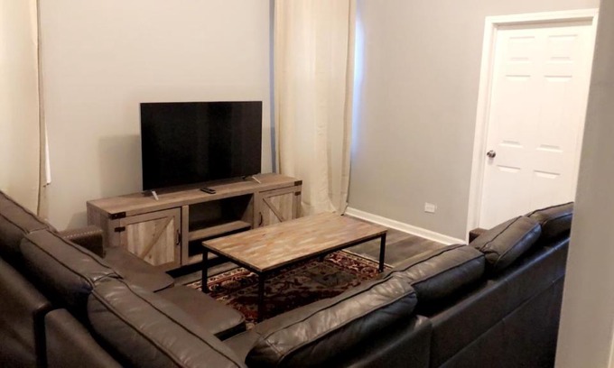 Bridgeport Apartment | Mccomick Place/China town getaway