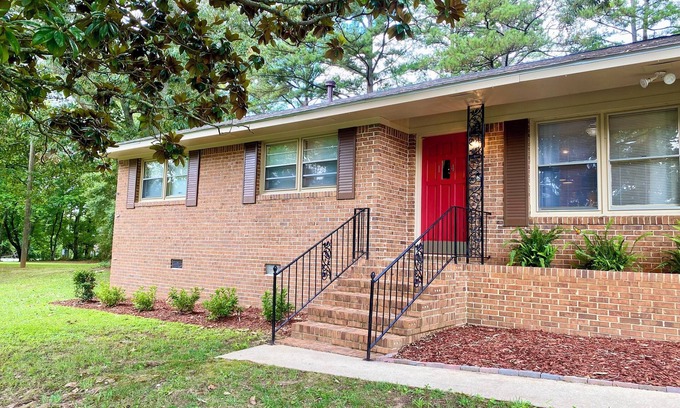 Inman House | McCullough Park - Charming 3-bedroom house with WiFi and AC in Stockbridge