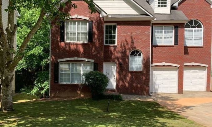 Kennesaw House | McGuire - Spacious 4-Bedroom House in Kennesaw