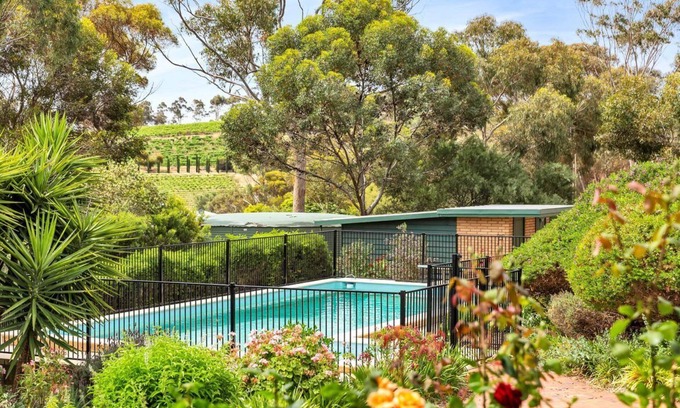 McLaren Vale House | McLaren Vale, Las Vinas Holiday Home on 4 acres
