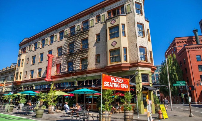 Downtown Portland Hotel | McMenamins Crystal Hotel