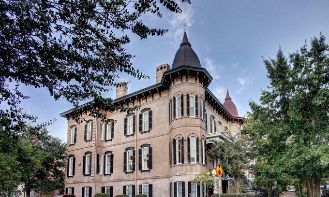 Historic Downtown Savannah Bed & Breakfast | McMillan Inn Bed and Breakfast