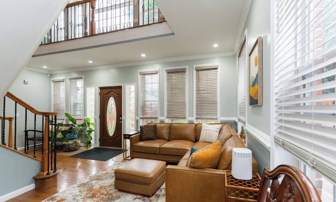 Friendly House | MD/DC/VA Hideaway - Oasis/Jacuzzi w/4-bedroom/3-Bath in Fort Washington