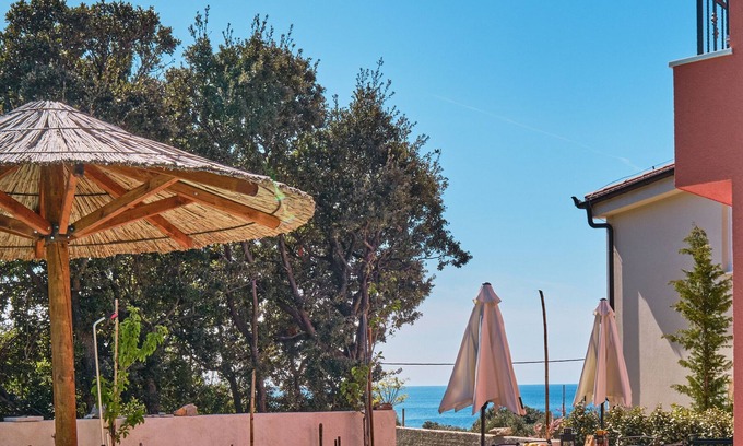Miholascica Villa | MEACres Sun -secluded pool villa 150 meters from beach