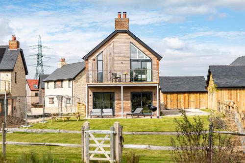 Holworth House | Meadow Hare SV06 Silverlake Dorset