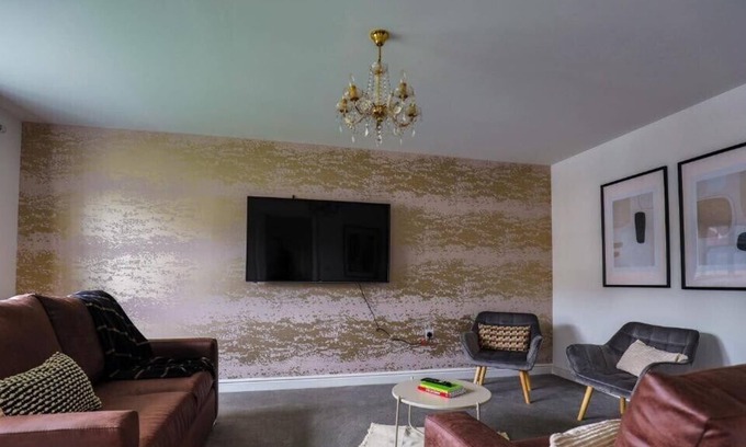Coed-Y-Paen House | Meadow House by Tŷ SA