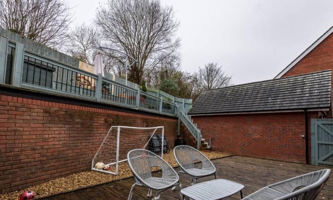 Coed-Y-Paen House | Meadow House by Tŷ SA
