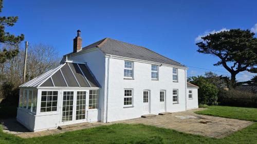 Mylor Churchtown House | Meadow House