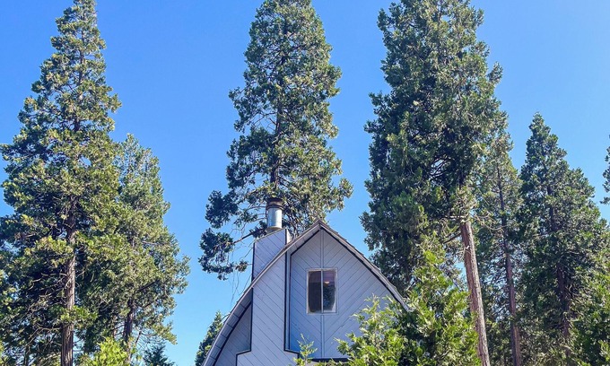 Auberry Cabin | Meadow Lakes A-Frame Cottage between Yosemite & Kings Canyon NPs Gourmet Kitchen