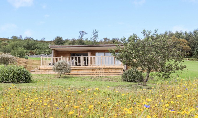 Corwen Cottage | MEADOW LODGE, pet friendly, country holiday cottage in Corwen