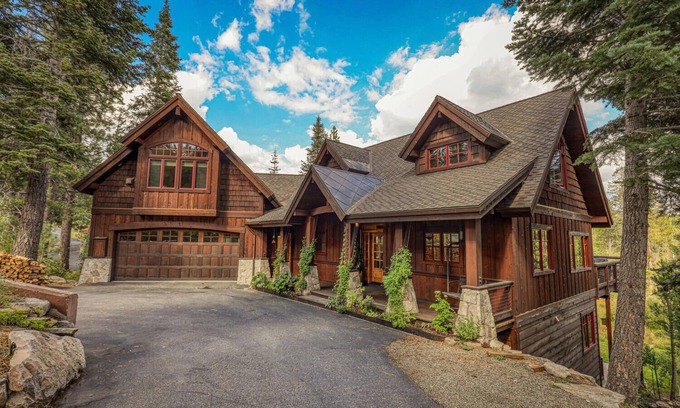 Truckee House | Meadow Magic: Tranquil 4BR+ Retreat Backing onto Open Space!