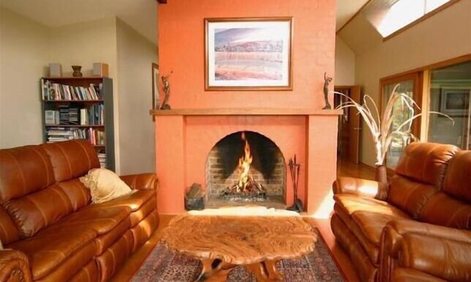 Meroo Meadow House | Meadow Mountain Lodge-Great for groups of families w/playground + tennis court