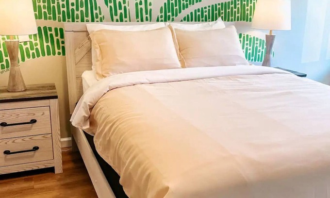 Townsend Apartment | Meadow Room at The Trailblazer Unit 5