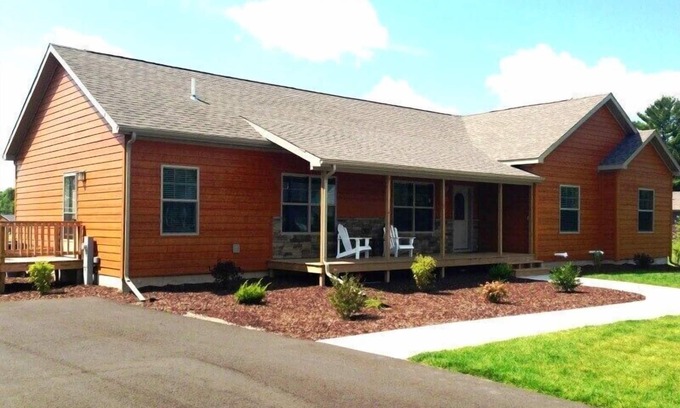 Spring Brook House | Meadow View Lodge @ Spring Brook Resort