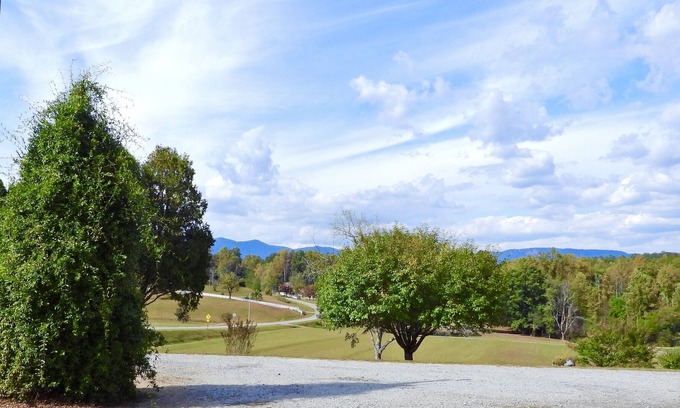 Pickens Cottage | Meadows and Mountains Cottage