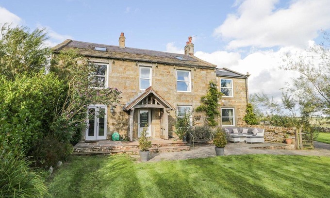 Otley House | Meagill Farmhouse, hot Tub, bbq hut