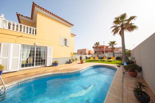 Arenas del Mar Villa | MEDANO4YOU Casa Girasol