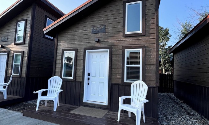 East Glacier Park Village Cabin | Medicine Grizzly Mountain Lodge