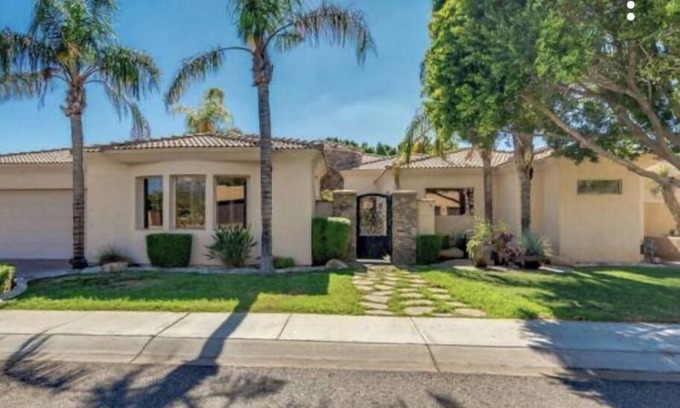 Desierto Sierra House | Mediterranea home w/Casita and private court yard central to Biltmore/Scottsdale
