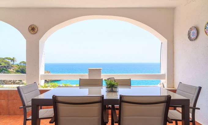 Cap de Salou Ski Chalet | Mediterranean Beach House · AirCon · Pool · UHC CASAS BLANCAS 014