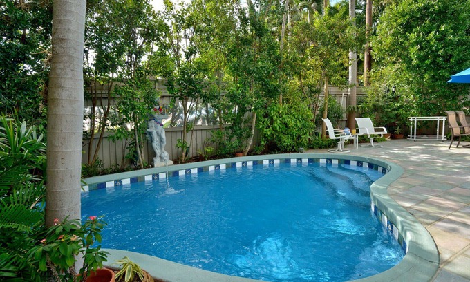 White Street Gallery District House | Mediterranean Caribbean Villa ~ Private Pool, Pet Friendly