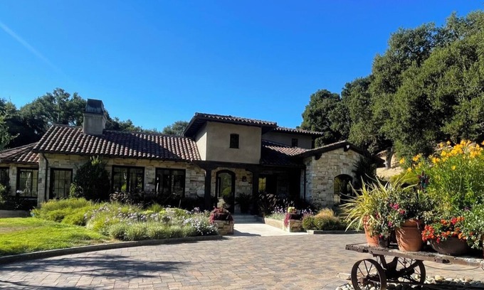 Carmel Valley House | Mediterranean Lovely Courtyard & Pool. 5-bedroom home in Sunny Carmel Valley