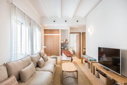 El Guinardo Apartment | Mediterranean Retreat with 4-Bedroom, 3-Bath Apartment in Barcelona