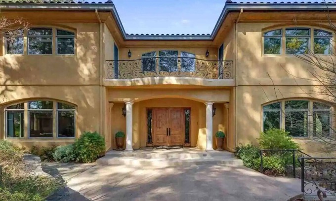 Scenic Brush Creek Villa | Mediterranean- style luxury Villa in Wine Country