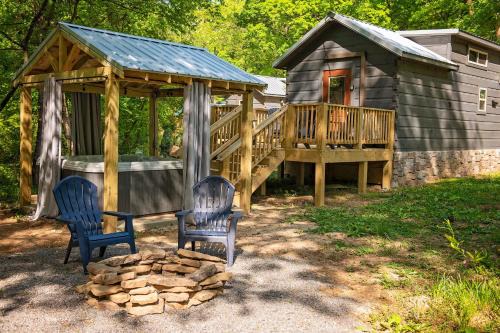 Lookout Valley Neighborhood Association House | Meg Cabin Tiny Rustic Comfort On Lookout Mtn