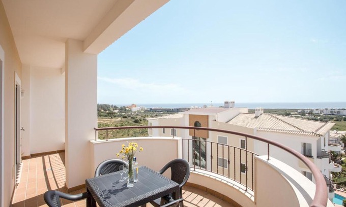 Albardeira Apartment | Meia Praia Beach Apartment