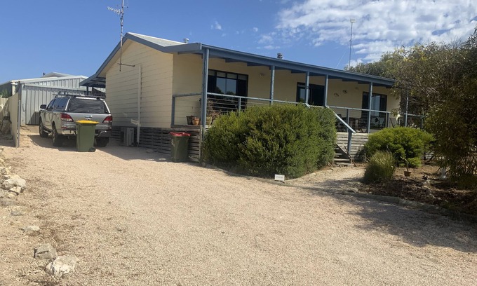 Warrenben House | Melaleuca Retreat Marion Bay at the edge of Innes.