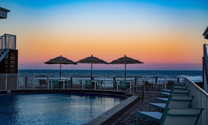 Claytons Hotel | Melbourne Beach Resort