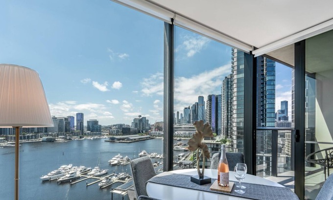 Docklands Apartment | Melbourne Private Apartments - Collins Wharf Waterfront, Docklands