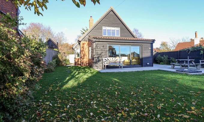 Thorpeness House | MELLOWS, THORPENESS, pet friendly, with a garden in Thorpeness