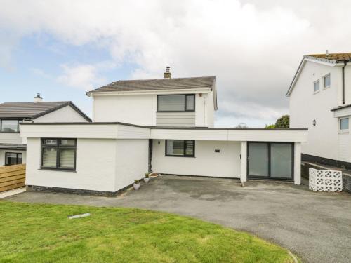 Cemaes Bay House | Melody