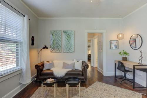 Cooper-Young Historic District House | Memorable Nomad Haven Walk to Cooper Young's Best