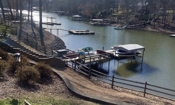 Mooresville House | Memory Maker| Lakefront |2 Main Level Master Suites | Family Friendly | Pets