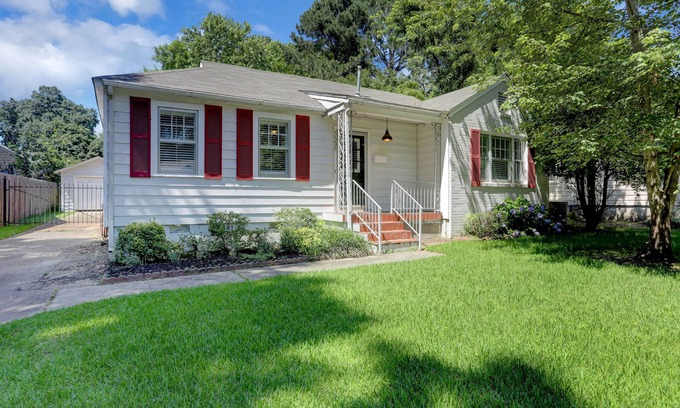 University District House | *Memphis themed house minutes away from Beale, Zoo, Museums!